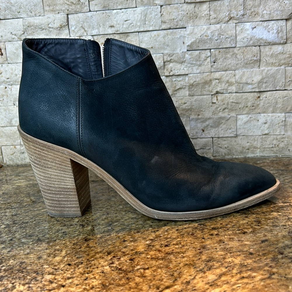 VINCE. Easton Nubuk Leather Ankle Booties, 8.5 M, Black, Pointed Toes